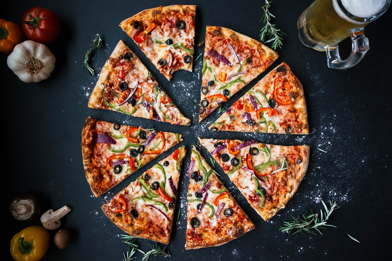 Jakie składniki są potrzebne, aby przygotować pizzę?