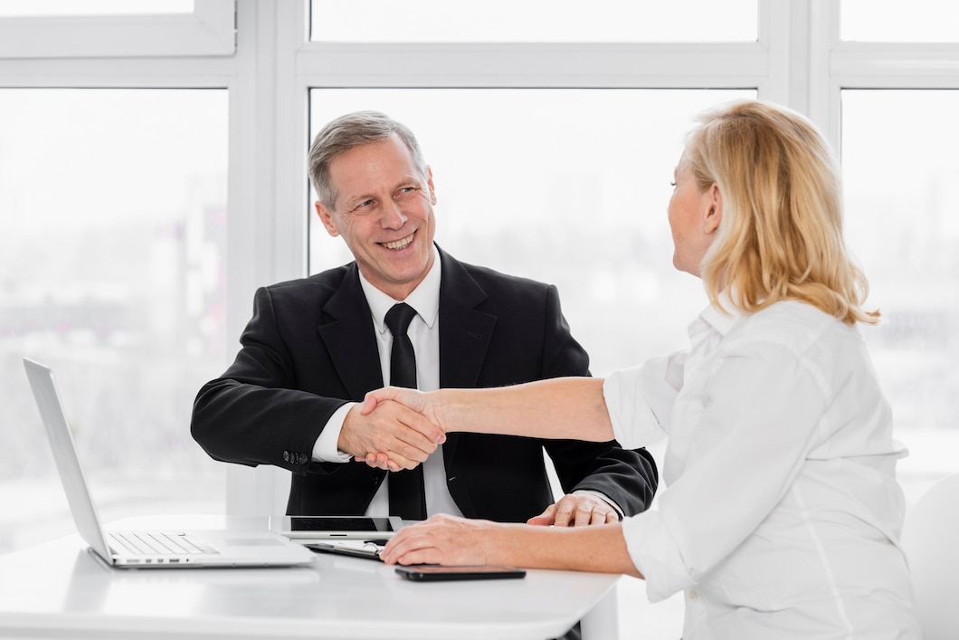 Jak skutecznie przygotować się do rozmowy kwalifikacyjnej na stanowisko sprzedawcy?