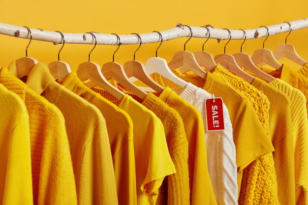 Jak efektywnie wykorzystać odzież reklamową w budowaniu marki firmy?