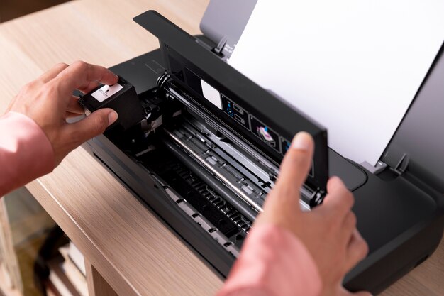 Jak prawidłowo wybrać i konserwować tonery do drukarki – praktyczne porady