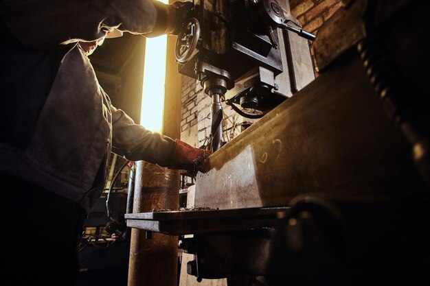 Jak technologia CNC przekształca obróbkę aluminium? Przegląd procesów i korzyści